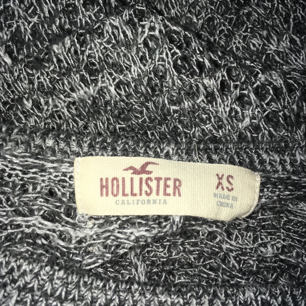 HOLISTER SWEATER